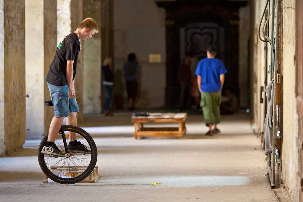How high should a unicycle seat be?